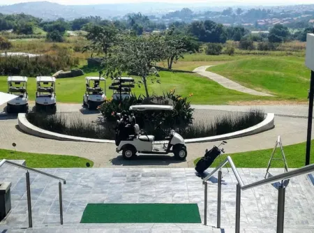 Apt 2 Bed in Stunning Golf Estate Отели в г. Рудепурт