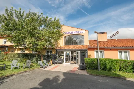 Contact Hôtel O'Nice Saintes Отели в г. Корм-Руайяль