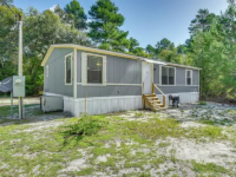Crescent City Home w/ Charcoal Grill: Near 3 Lakes Hotels in Putnam County