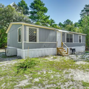 Crescent City Home w/ Charcoal Grill: Near 3 Lakes