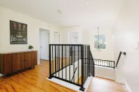 Hilltop Views! Large 5BR Home + Private Guesthouse