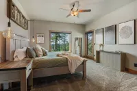 Mountain Top Retreat: Hot Tub, Sauna, Fire Pit, Seclusive 5 acres, Sunset Views