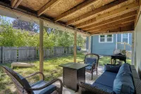 Benton Beach House: Bike to Beach & St. Joseph River, Arcade Games, Cornhole