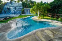 Sol Y Viento Mountain Hot Springs Resort - Pools