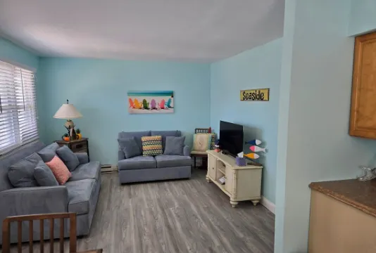 Bay Side Adorable 2 BR 1 Bath cottage