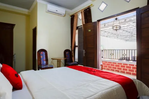 RedDoorz Syariah near Alun Alun Pacitan 2 Hotel a Pacitan