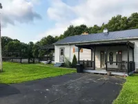 Kennerdell Country Retreat with seasonal inground pool 투 마일 룬 카운티 공원 주변 호텔