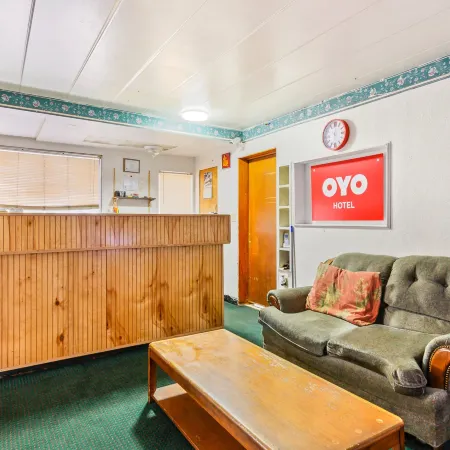 OYO Hotel Downtown Peoria I-74