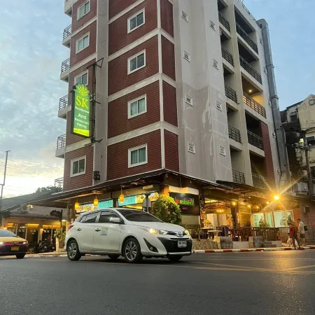 SK Residence And Restaurant Patong Отели рядом с достопримечательностью «Кабаре Paradise Complex Patong»