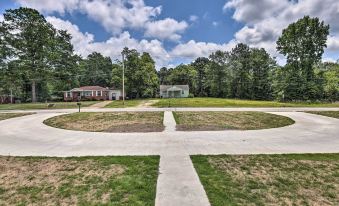 Modern, Colorful Home ~ 2 Mi to Tuskegee Uni