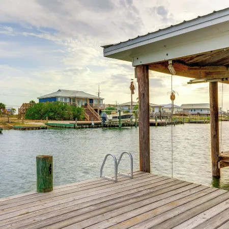 Dauphin Island Vacation Rental Close to Beaches!