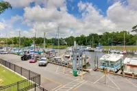 Live Oaks & Marina Views! Ocean Springs Home - View biển