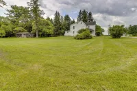Pet-Friendly Smithmill Retreat w/ Yard! - 2 étoiles