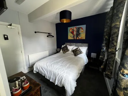 Elephant & Castle Отели рядом с достопримечательностью «Honley Wood»