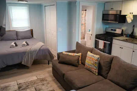 1st Floor Beach Access Studio Apartment U12 in Geneva