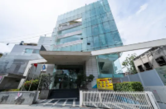 Springs Hotels and Spa Hotels near Lalbagh Botanical Garden