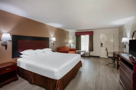 Days Inn & Suites by Wyndham Tyler Отели рядом с достопримечательностью «GED Testing Service»