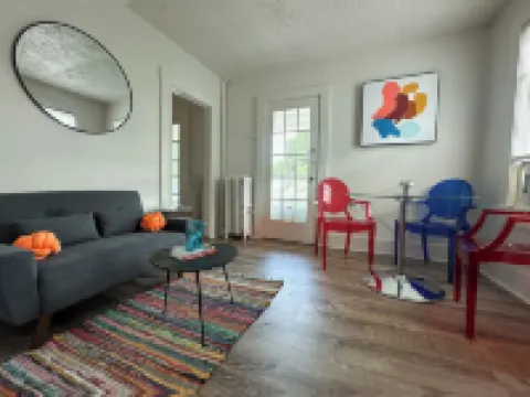 Groovy 1 Bedroom Apartment in Woodstock - AC & WiFi!