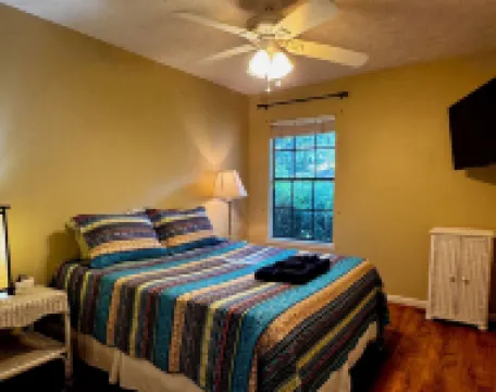 Private Boat Ramp, Dock, Pet Friendly, Screen Porch, Firepit, Fish, Kayak, Relax