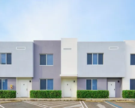 Prime Townhouses Near Design District Hotels in Golden Glades