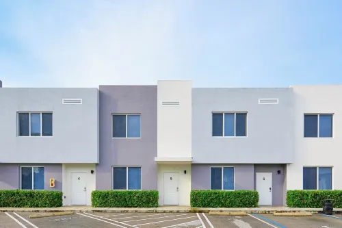 Prime Townhouses Near Design District Hotels in Golden Glades