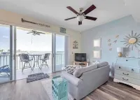 Waterfront quiet condo w Pool by Madeira Beach