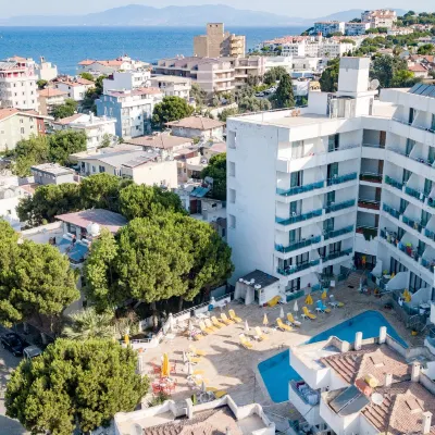 Ponz Hotel Hotels near Ladies Beach