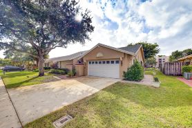 Riverfront Backyard & Grill: Sunrise Family Home