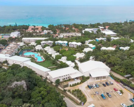 Hotel Henry Morgan All Inclusive Hotels in West Bay