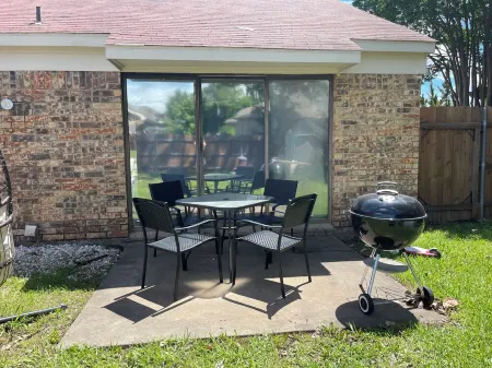 Sunset Rose Retreat Отели рядом с достопримечательностью «Herman Marshall Whiskey»