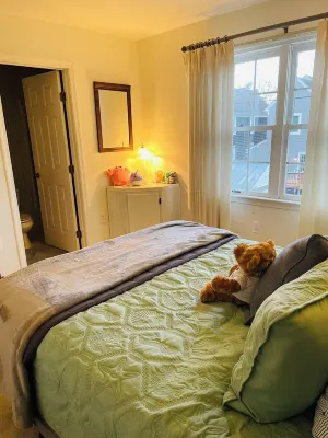 Cozy 2 Bedroom, 2.5 Bath across from Cambridge City Marina