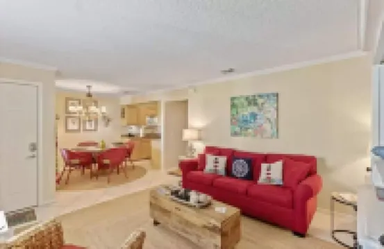 2Bed + 2Bath Blocks from the Beach