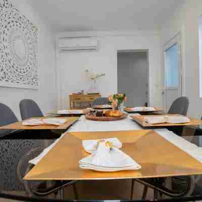 GuestReady - Villa Isla Dining/Meeting Rooms