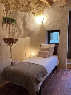 Entre Nous "Au Troglo" Troglodyte house with jacuzzi Hotels in Doue-en-Anjou