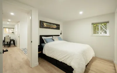 Mount Pleasant Garden Oasis - Two Bedrooms with Two Full Bathrooms Hotels in Mount Pleasant