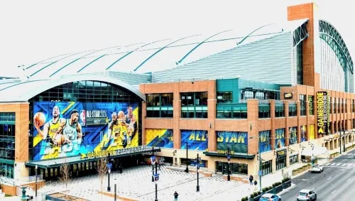 A Robin’s Nest with FREE parking in the heart of downtown Indianapolis.
