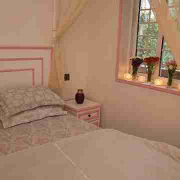 Swank at 11 1BHK Apartment, Khar West Rooms