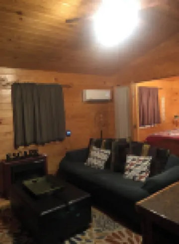 Little River Cabin. At the rim of the Canyon. Quaint, quiet and relaxing.