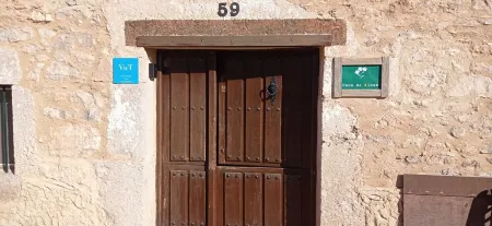 Village House. Nature, Duero riverbank and Romanesque. Friends of your pet. Отели в г. Бурго де Осма