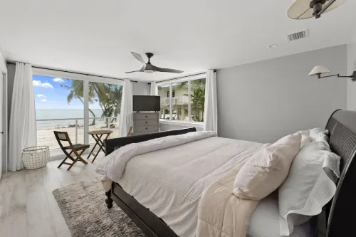 Ocean Front Villa, 3/4's acre of private beach! Serenity, Retreat, Island Life!