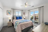 Spacious (multi) Family Home - Walk to Beach and Restaurants - "Cerulean C" - balcón