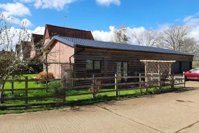 Cozy barn conversion within minutes from Silverstone. Hotels near Silverstone Museum