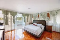 Luxury villa/jet ski/boat/launch/reservoir front/wifi