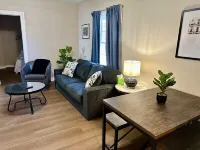Spring Street Suites C / Stylish 3BD/1BA Apt