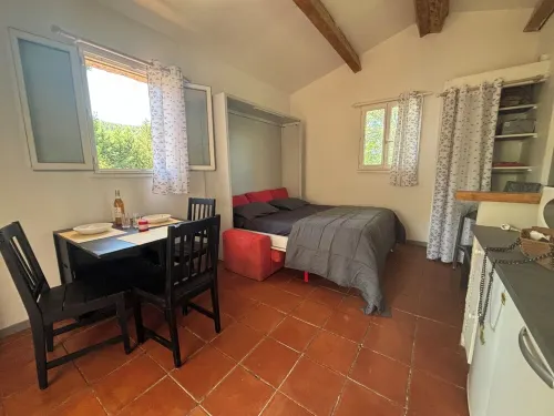 Studio terrace Hotels in Villecroze