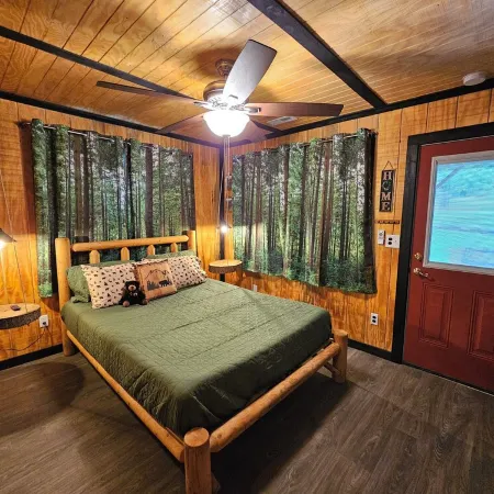 Authentic Cabin 5 Miles to Gsmnp & Cades Cove. Great Views. Easy Roads & Access