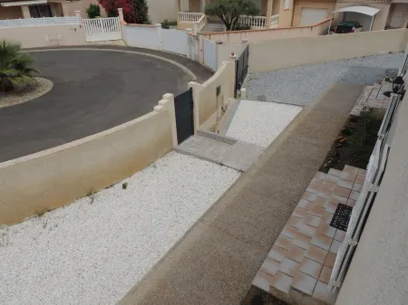 55m² apartment in quiet residence with swimming pool.