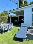 Charming 3-bedroom house with WiFi, pool and jacuzzi in Los Angeles Hotels in Reseda