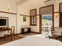 Hotel Suisse Kandy - since 1890 Hotels near Natha Devale