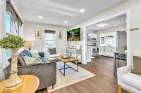 Charming Hideaway near Chicago Hotels in Oak Lawn